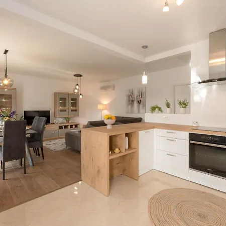 Newly Renovated Sirius Apartment Poreč