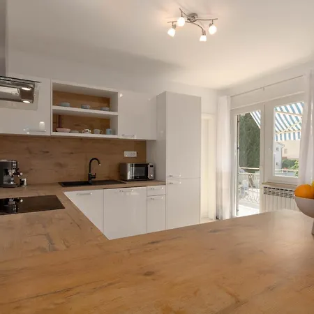 Newly Renovated Sirius Apartment Poreč