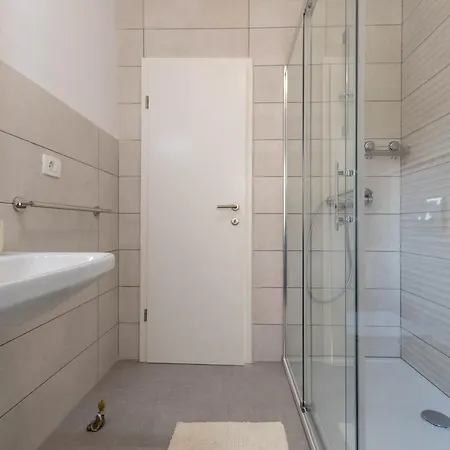 Newly Renovated Sirius Apartment *