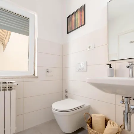 Newly Renovated Sirius Apartment