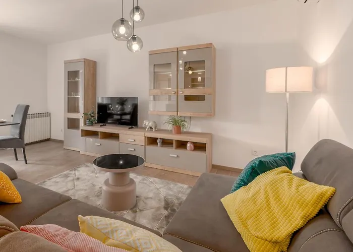 Newly Renovated Sirius דירה *