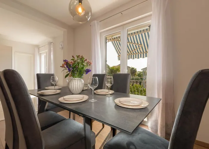 Newly Renovated Sirius דירה *