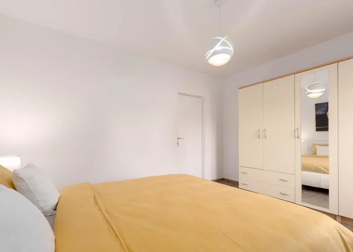 Newly Renovated Sirius