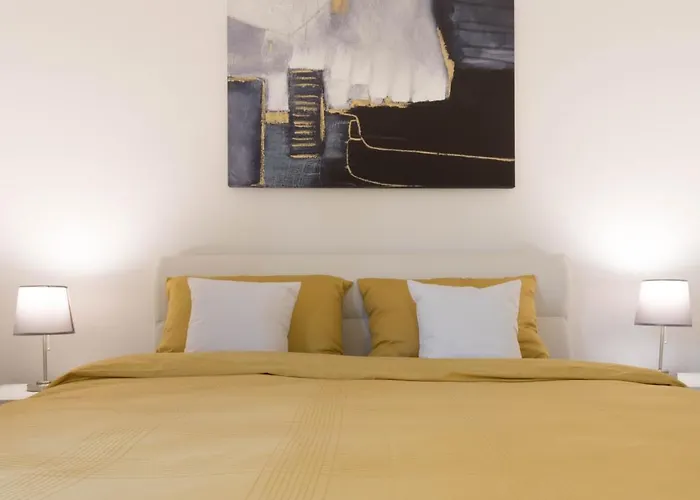 Newly Renovated Sirius דירה