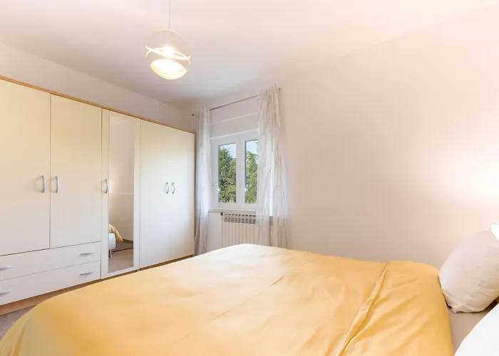 Newly Renovated Sirius דירה