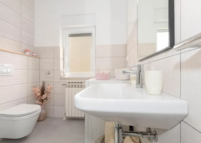 Newly Renovated Sirius דירה *